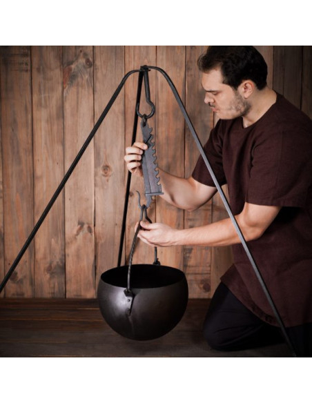 Feu de camp médiéval tripode en fer...