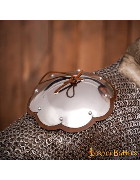 Épaulières rondes légères du XIVe siècle