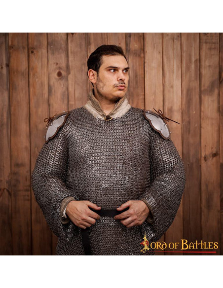 Épaulières rondes légères du XIVe siècle