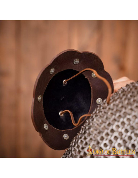 Épaulières rondes légères du XIVe siècle