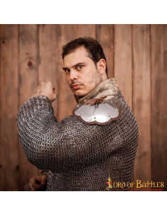 Épaulières rondes légères du XIVe siècle