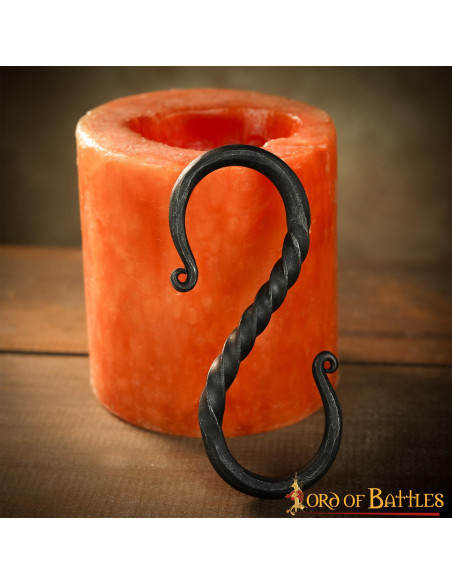 Crochet médiéval pour suspendre les...