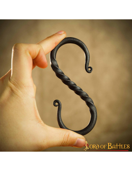 Crochet médiéval pour suspendre les...