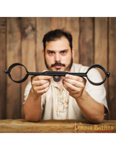 Chaînes forgées pour les prisonniers...