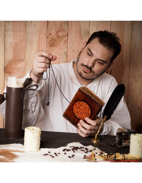Journal médiéval avec noeud celtique...