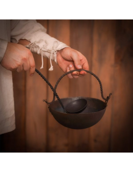 Louche médiévale en fer forgé