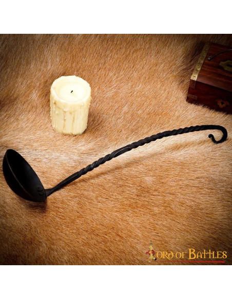 Louche médiévale en fer forgé