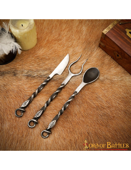 Ensemble de couverts médiévaux,...