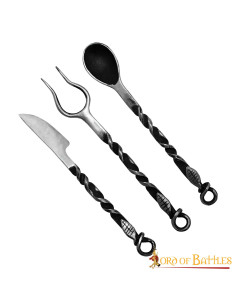 Ensemble de couverts médiévaux, fourchette, couteau et...