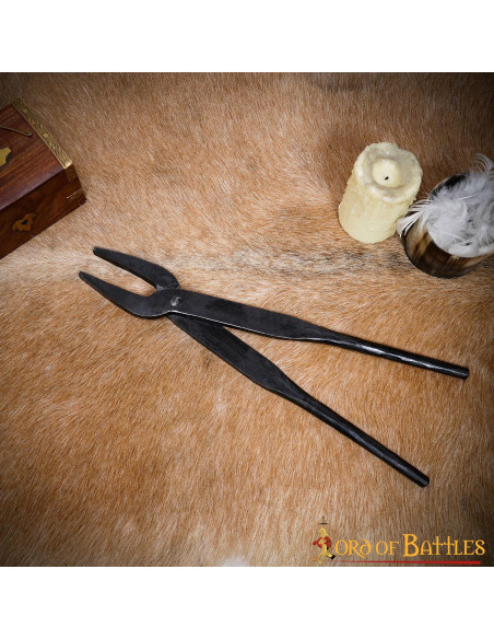 pinces de forgeron médiévales