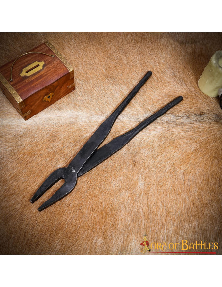 pinces de forgeron médiévales