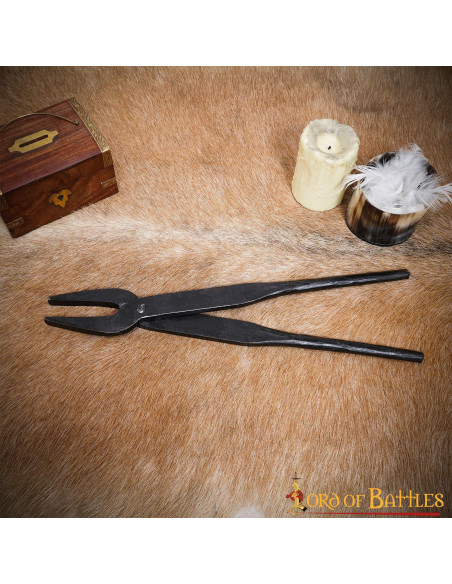 pinces de forgeron médiévales