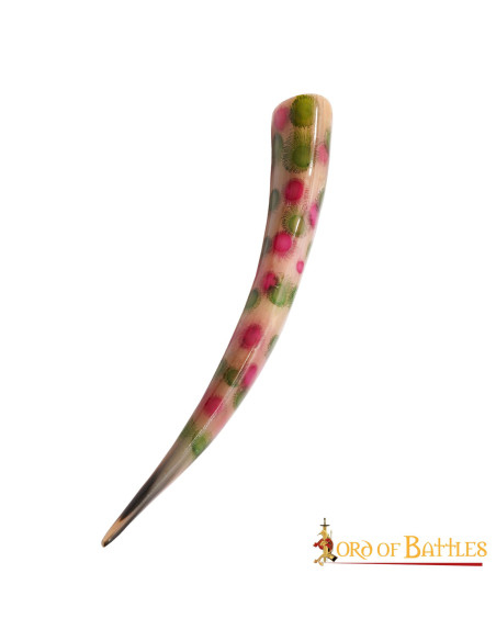 Corne à boire décorée de points...