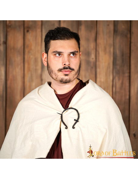 Fibule-fermoir pour cape en fer forgé...