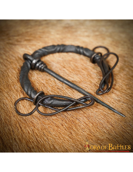 Fibule celtique en fer forgé à noeuds