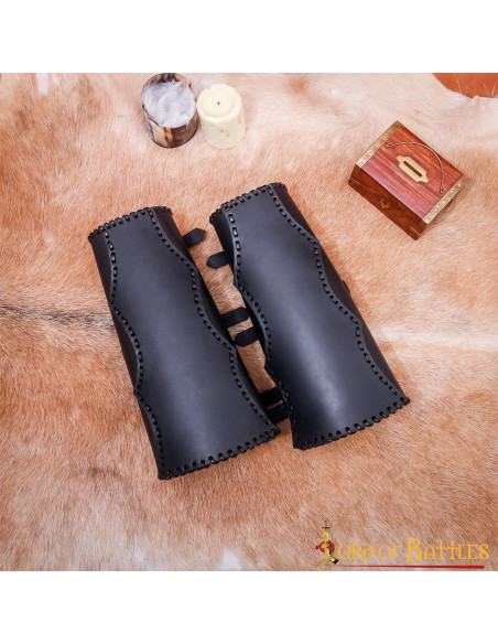 Grèves médiévales en cuir avec...