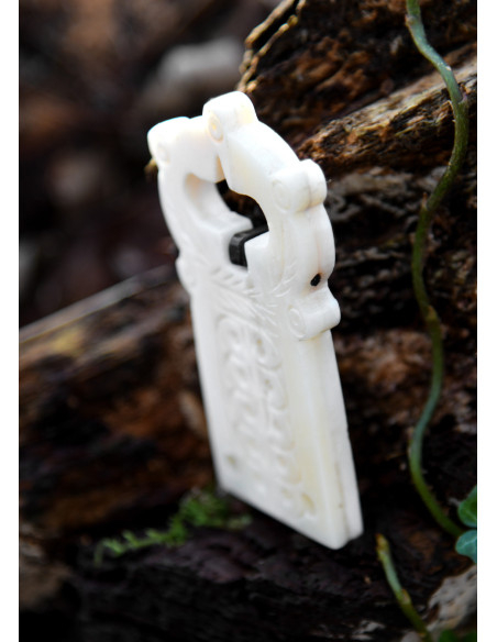 Boucle de ceinture en os