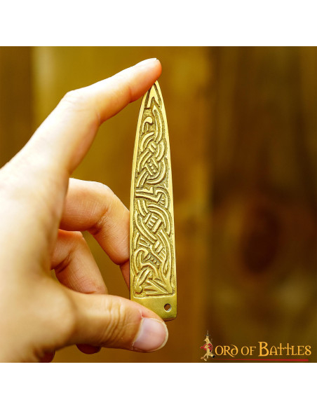 Embout de ceinture à nœuds celtiques...