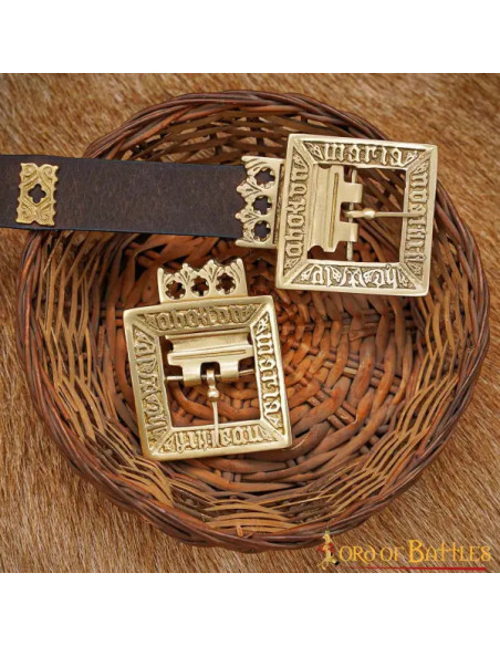 Boucle en laiton massif du XVème...