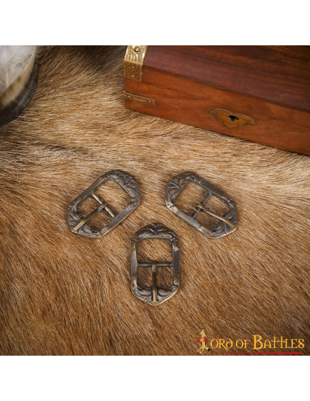 Ensemble de 3 boucles médiévales au...