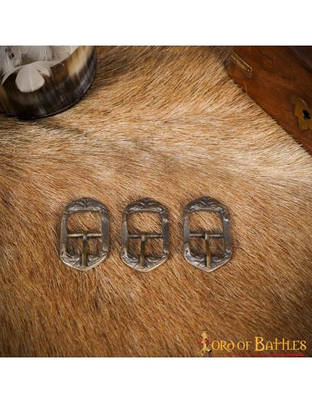 Ensemble de 3 boucles médiévales au...