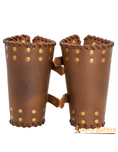 Brassards médiévaux en cuir marron avec clous (17 cm.)