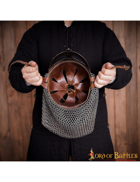 Casque Viking en acier avec doublure... Casque Viking en acier avec doublure...