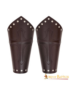 Brassards médiévaux en cuir symbole de la Sainte Croix