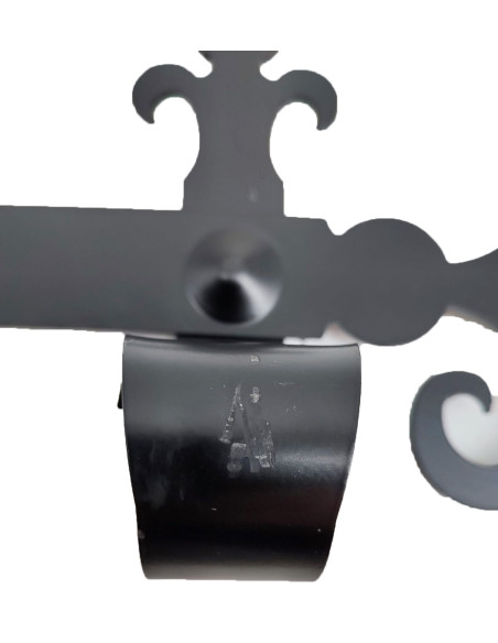 Cintre médiéval en fer forgé avec 3...