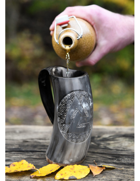Pichet en corne Viking Valknut numéro...