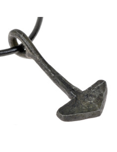 Pendentif Marteau de Thor en fer par Adelsö