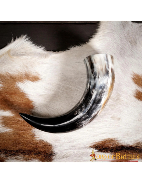 Corne à boire viking avec motif de...