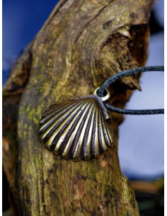 Pendentif coquille de pèlerin médiéval de Santiago 2