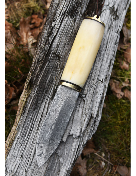 Couteau à manche en os et lame damas...