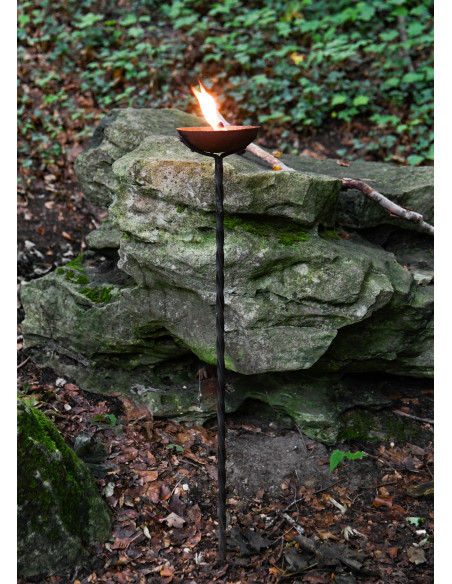 Lampe à huile Osbert en fer forgé...