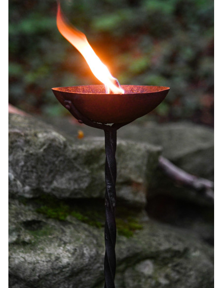 Lampe à huile Osbert en fer forgé...