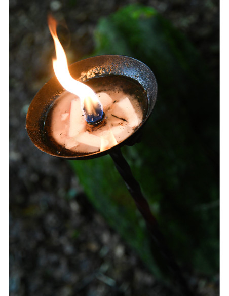 Lampe à huile Osbert en fer forgé...