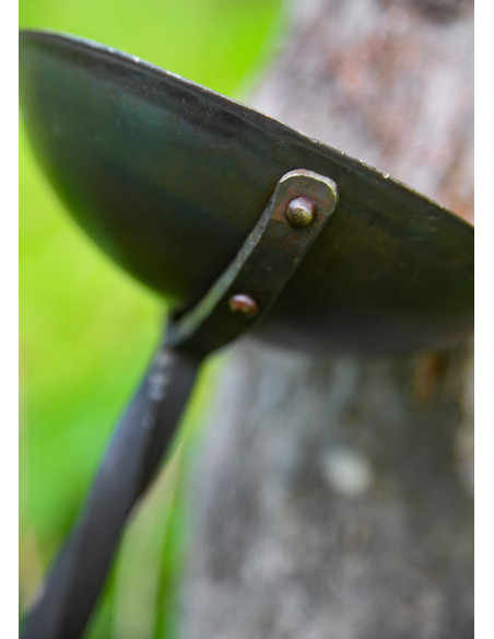 Lampe à huile Osbert en fer forgé...