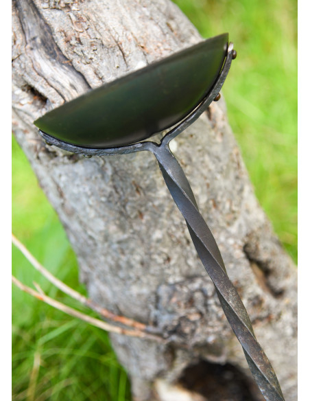 Lampe à huile Osbert en fer forgé...