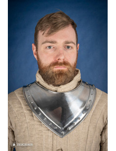 Gorgerin médiéval pointu en acier poli