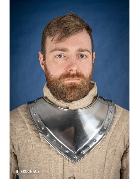 Gorgerin médiéval pointu en acier poli