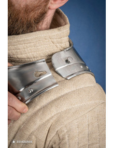 Gorgerin médiéval pointu en acier poli 2