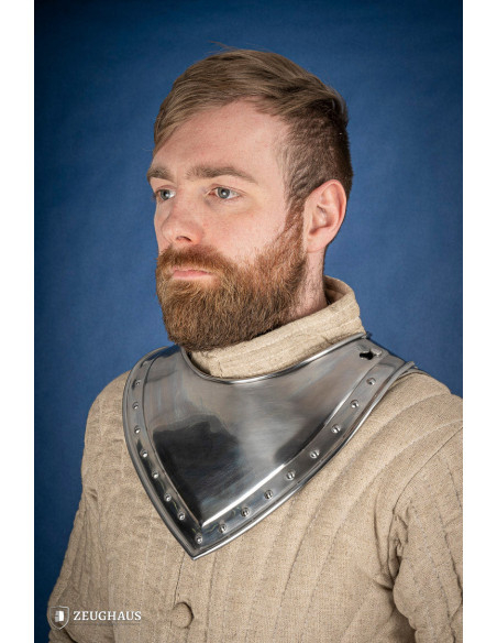 Gorgerin médiéval pointu en acier poli