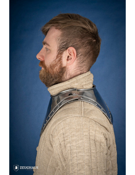 Gorgerin médiéval pointu en acier poli