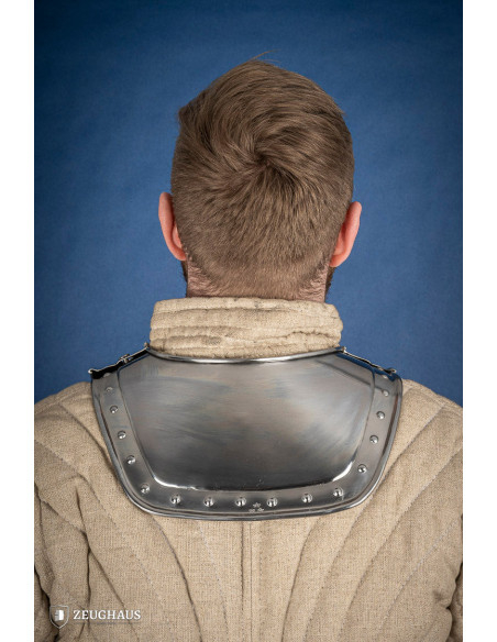 Gorgerin médiéval pointu en acier poli