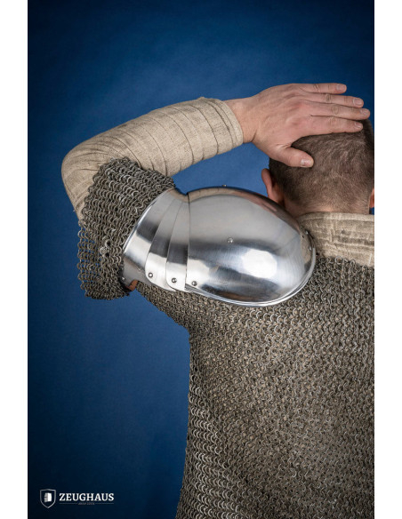 Épaulières médiévales à bésagues en...