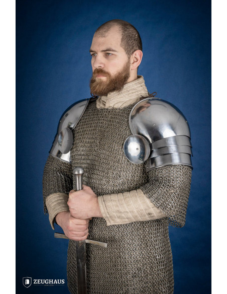 Épaulières médiévales à bésagues en...