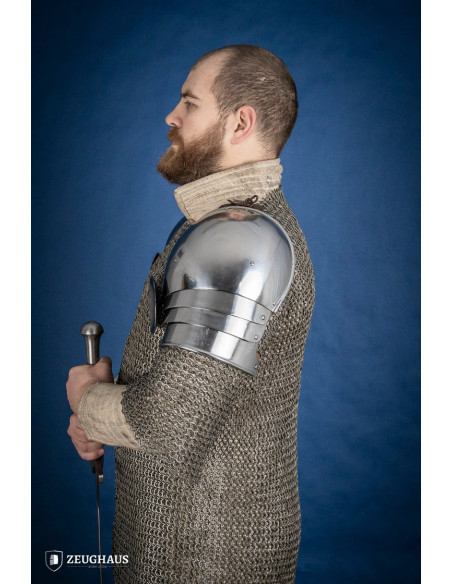 Épaulières médiévales à bésagues en...