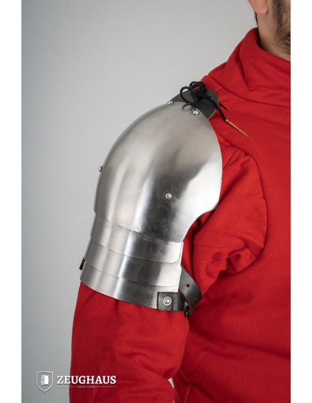 Épaulières médiévales en acier poli...