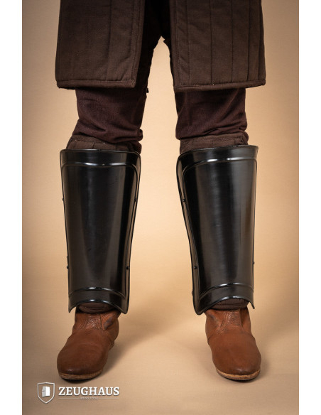 Grèves de guerrier médiéval en acier...